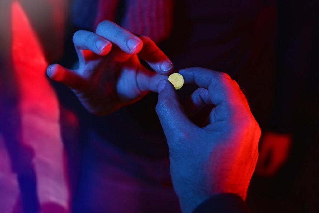 drugs dealer at spring break party selling ecstasy to teenager