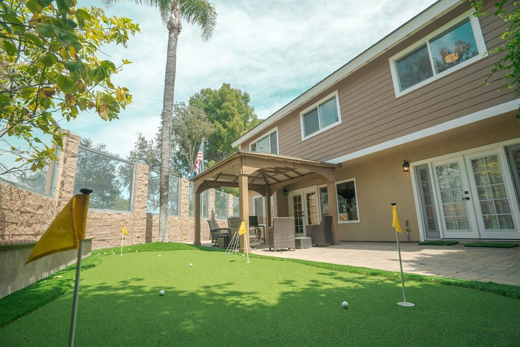 Outdoor putting green at Ocean Ridge