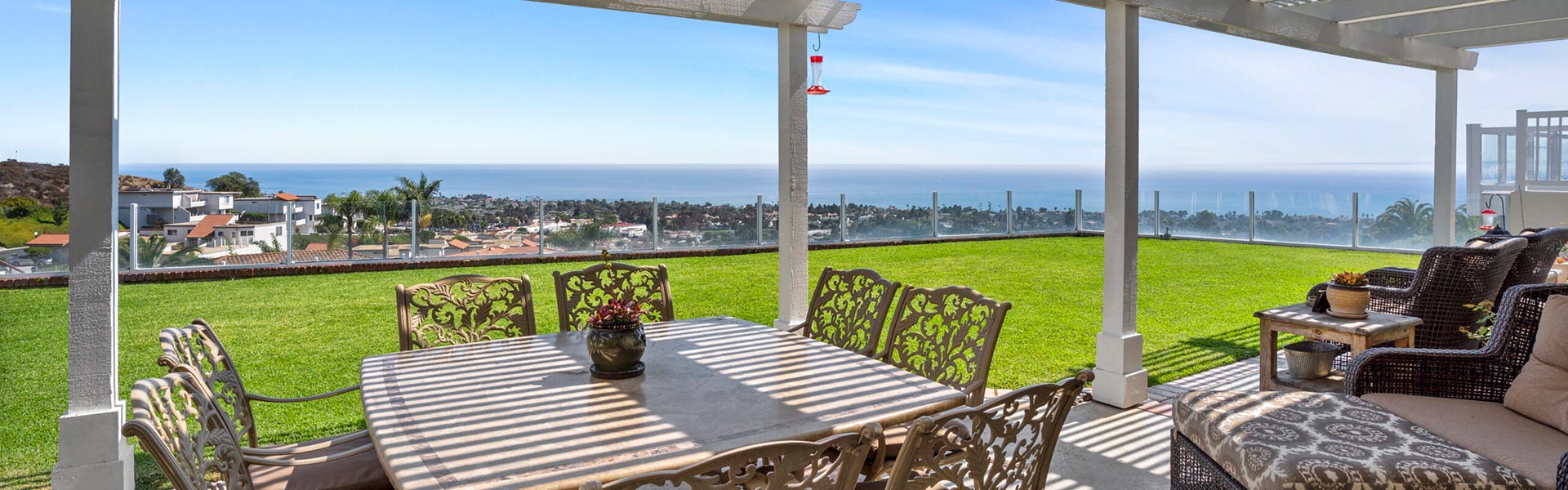 Outdoor patio dining area at Del Campo House overlooking the ocean